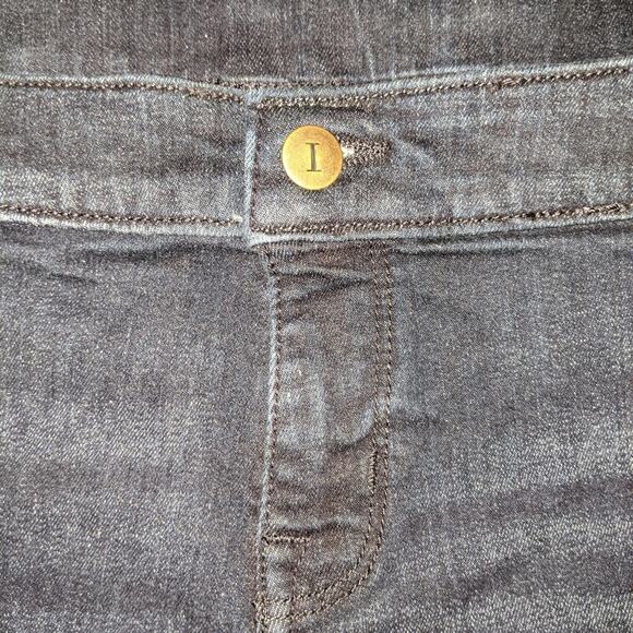 Isabel Maternity by Ingrid & Isabel Bermuda Shorts + Side Panels Size 16 - Picture 4 of 14